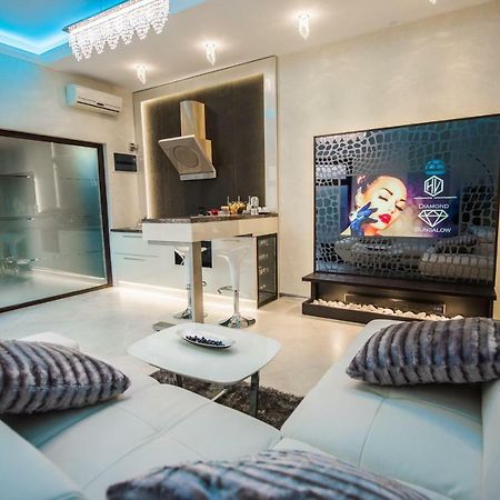 H & V Residence - Diamond Bungalow Apartment Arad Exterior foto