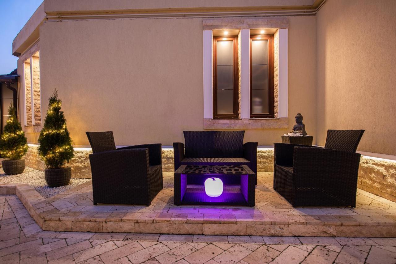 H & V Residence - Diamond Bungalow Apartment Arad Exterior foto