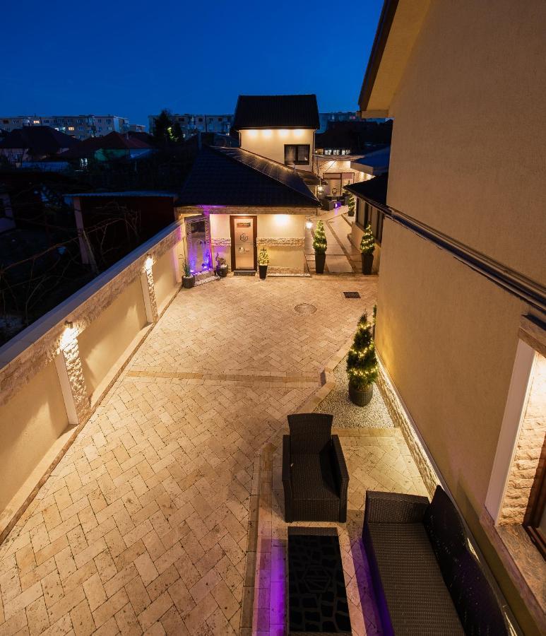 H & V Residence - Diamond Bungalow Apartment Arad Exterior foto