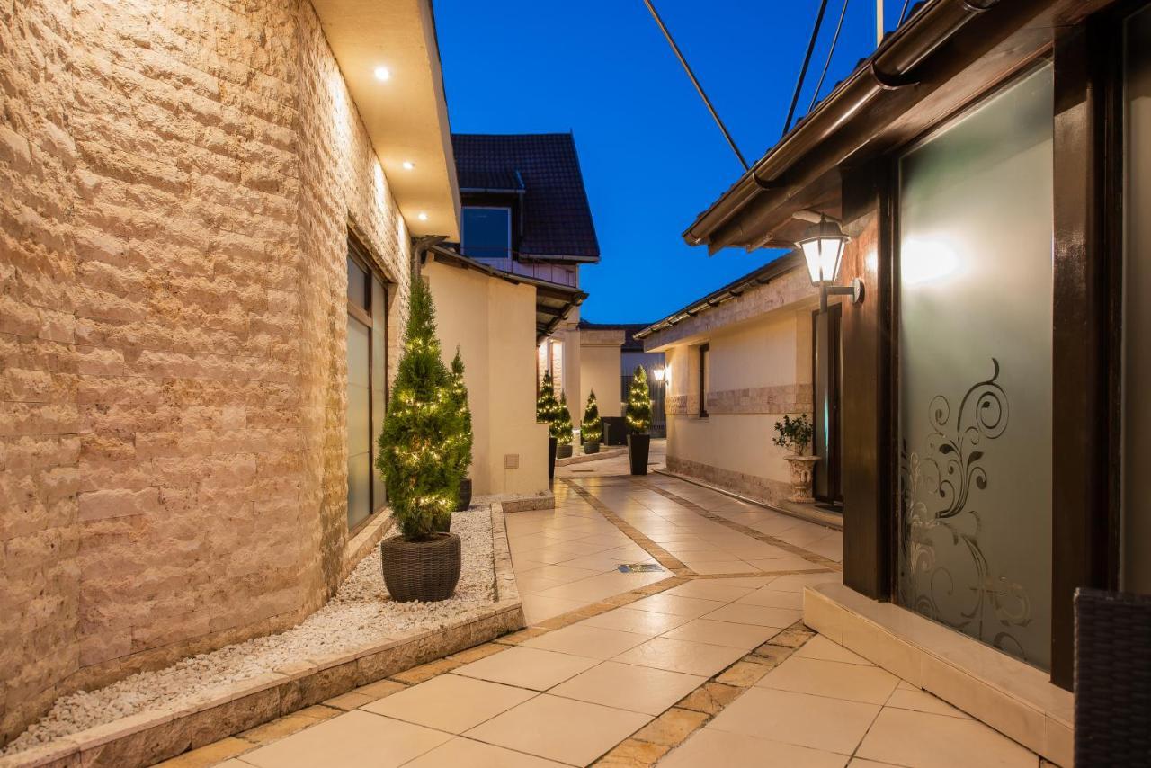 H & V Residence - Diamond Bungalow Apartment Arad Exterior foto