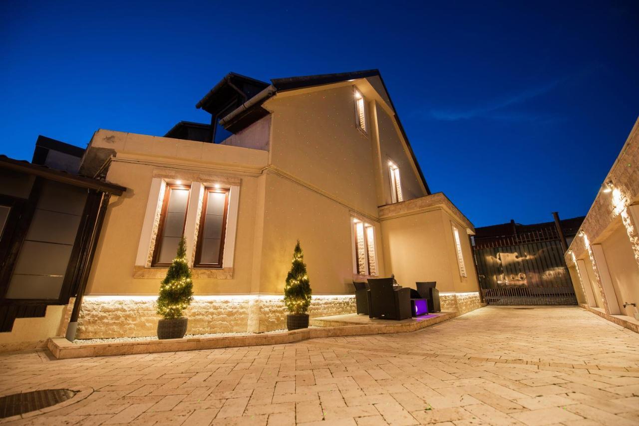 H & V Residence - Diamond Bungalow Apartment Arad Exterior foto