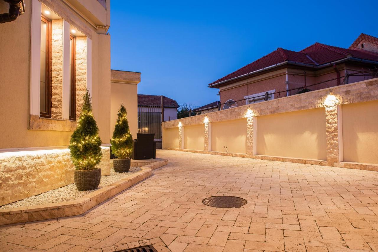H & V Residence - Diamond Bungalow Apartment Arad Exterior foto