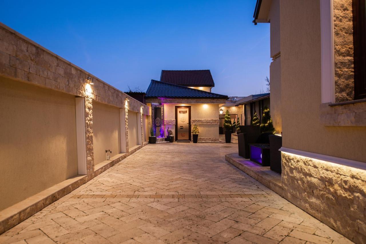 H & V Residence - Diamond Bungalow Apartment Arad Exterior foto