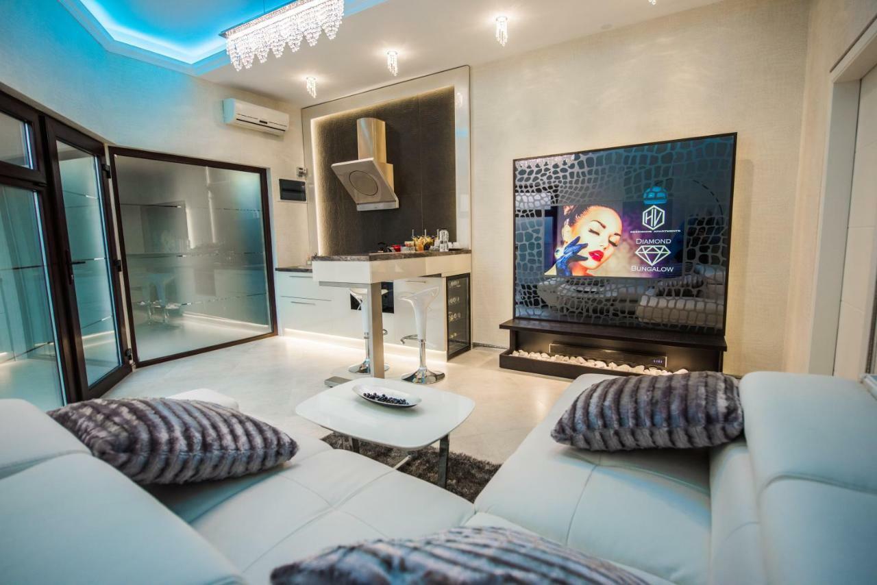 H & V Residence - Diamond Bungalow Apartment Arad Exterior foto