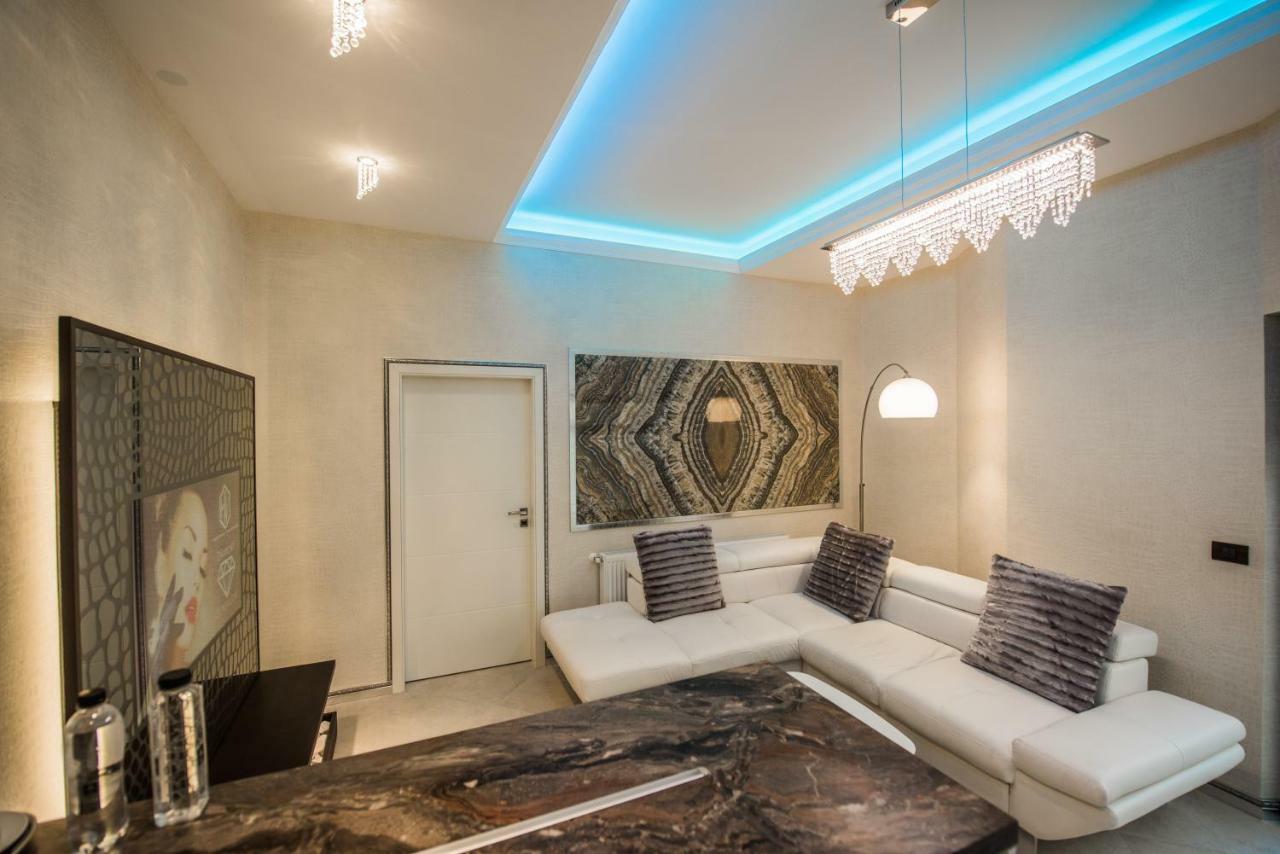 H & V Residence - Diamond Bungalow Apartment Arad Exterior foto