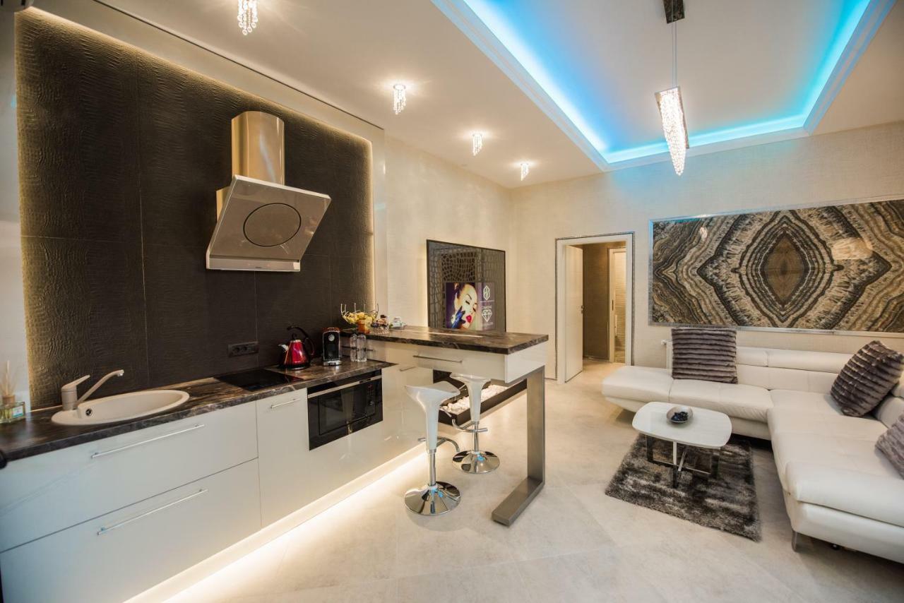 H & V Residence - Diamond Bungalow Apartment Arad Exterior foto