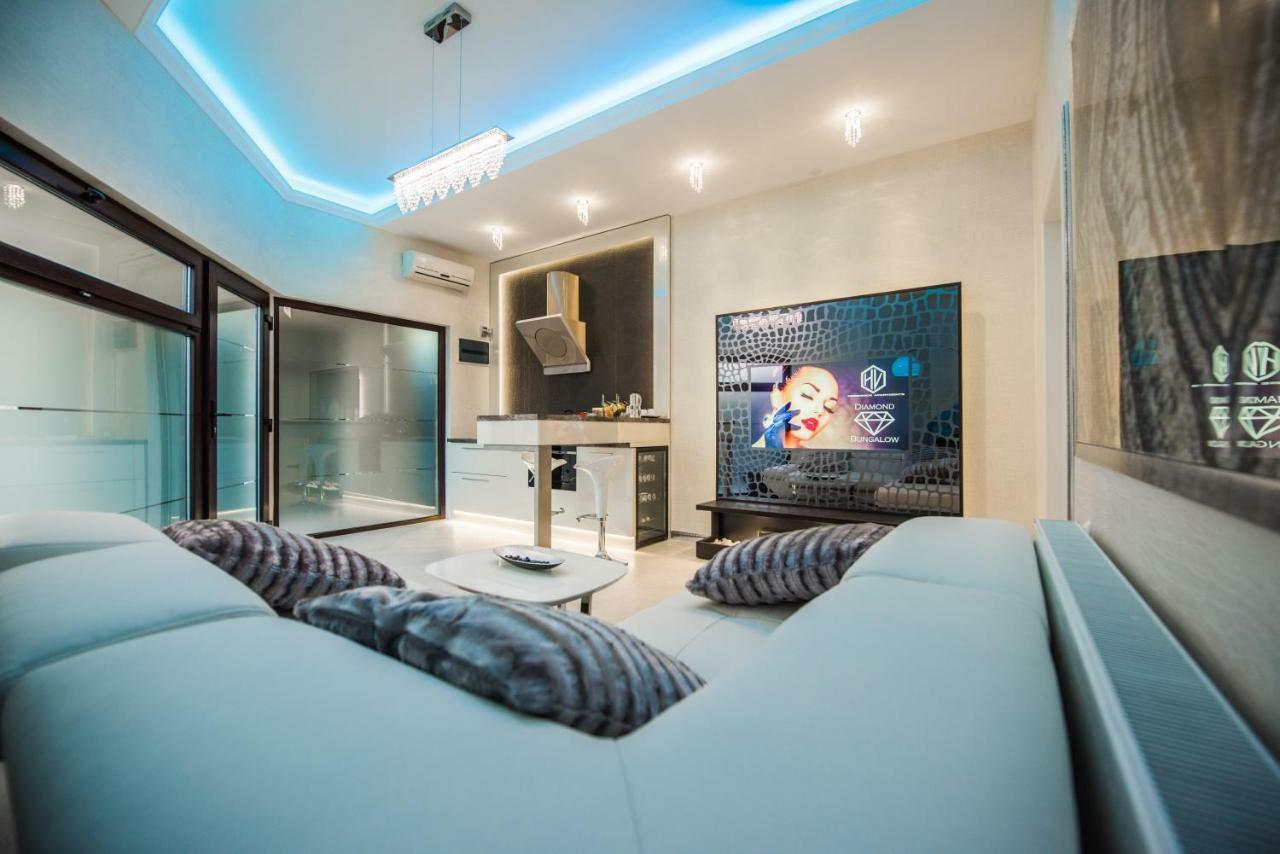 H & V Residence - Diamond Bungalow Apartment Arad Exterior foto
