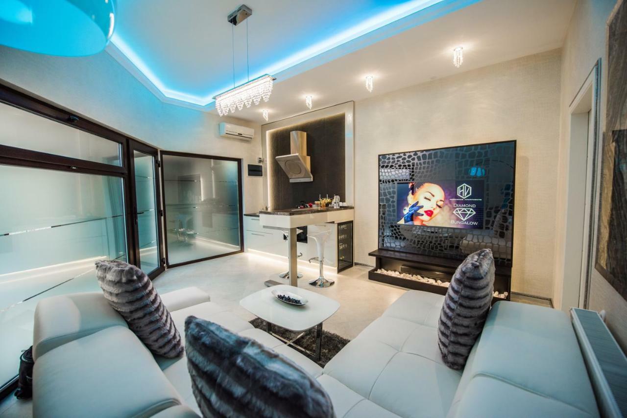 H & V Residence - Diamond Bungalow Apartment Arad Exterior foto