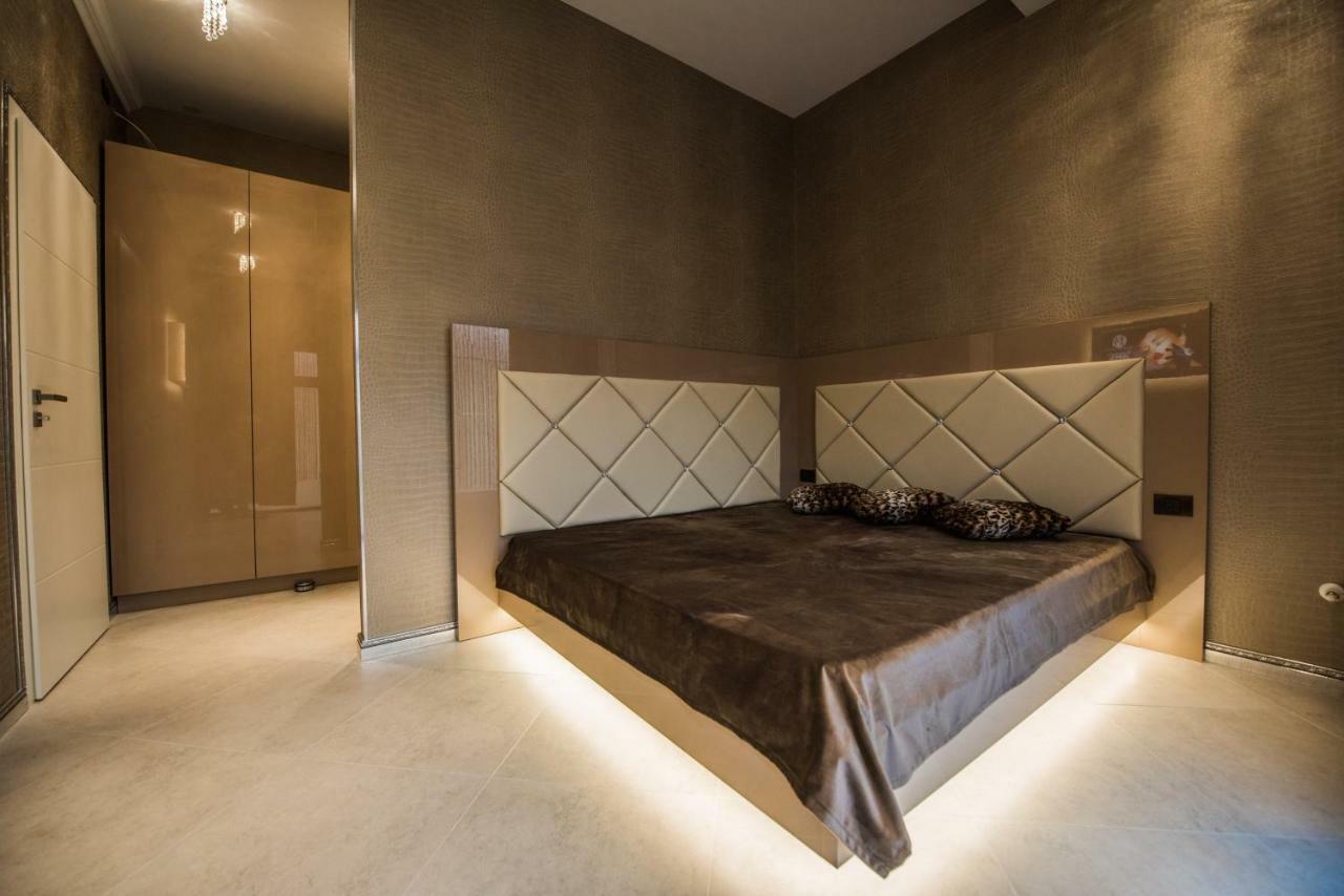 H & V Residence - Diamond Bungalow Apartment Arad Exterior foto