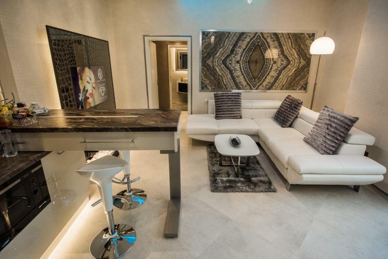 H & V Residence - Diamond Bungalow Apartment Arad Exterior foto