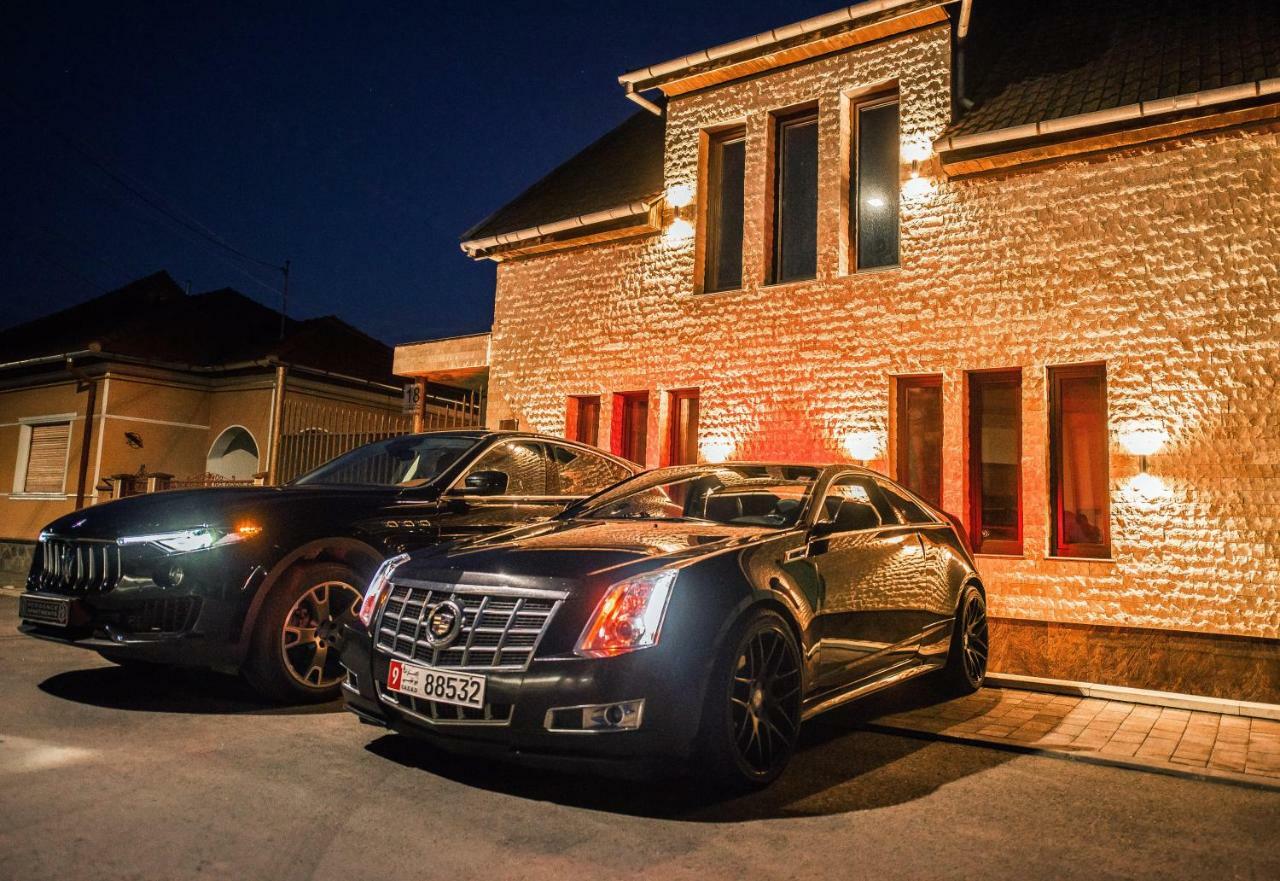 H & V Residence - Diamond Bungalow Apartment Arad Exterior foto